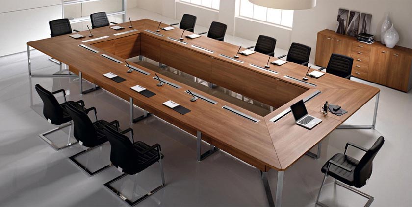 Choosing a good conference desk